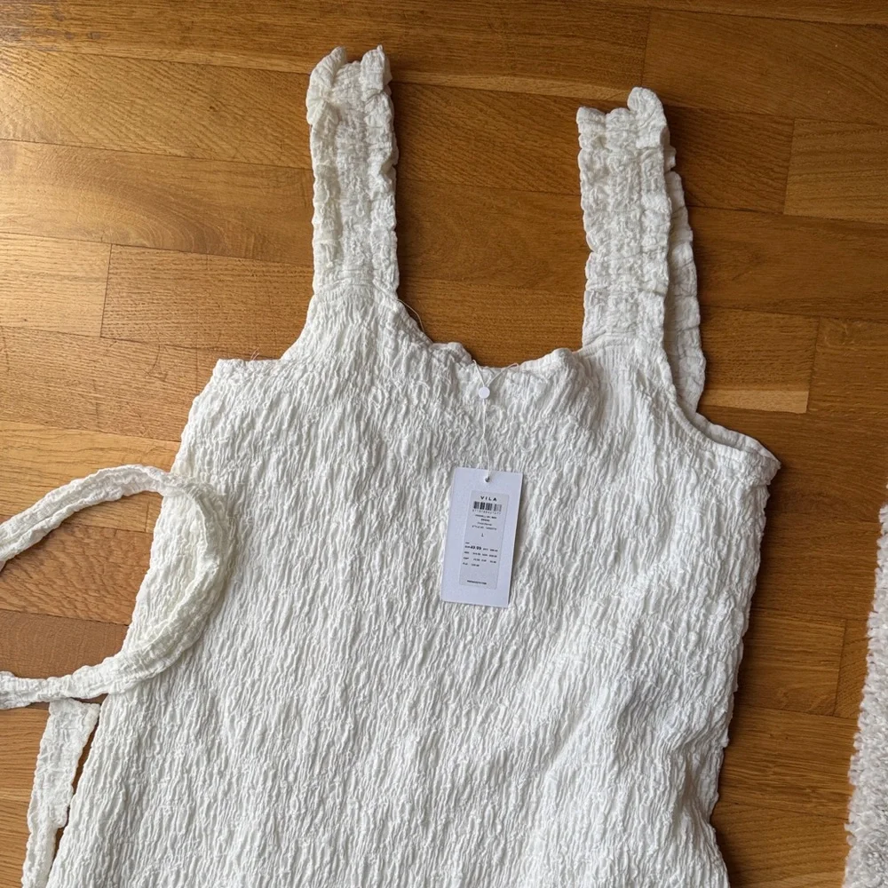 VILA Ivory Textured Sleeveless Midi Dress - Picture 4 of 4